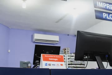 Mostrador de Copyworld con terminal de pago